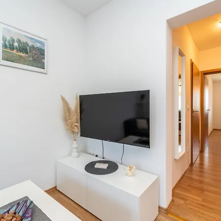 Donata Apartment *
