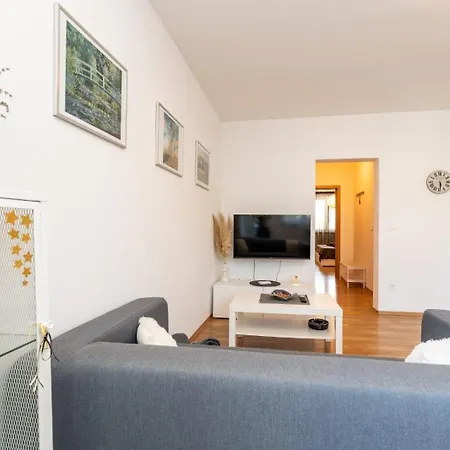 Donata Apartment *