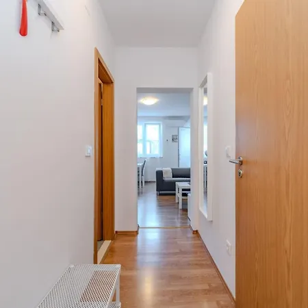 Donata Apartment *
